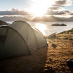 Hva du bør ta med på en campingtur med venner - viktig sjekkliste for leir