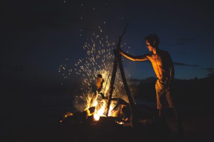 在营火中添加什么可以让蚊子远离？